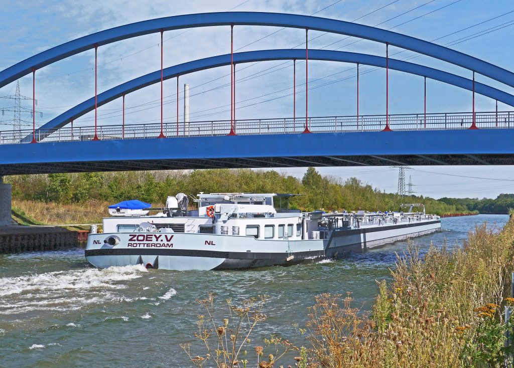 Binnenschiff auf Datteln-Hamm-Kanal